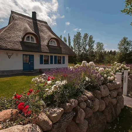 Forsthaus, Exclusives 5-sterne Reetdachhaus Fuer 6 Personen In Fuhlendorf Holiday home *