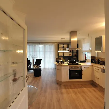 Forsthaus, Exclusives 5-sterne Reetdachhaus Fuer 6 Personen In Fuhlendorf Holiday home