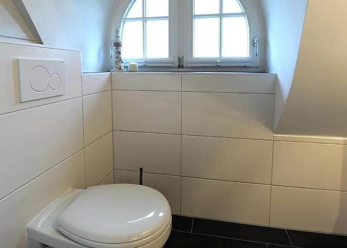 Ferienhaus Forsthaus, Exclusives 5-sterne Reetdachhaus Für 6 Personen In *