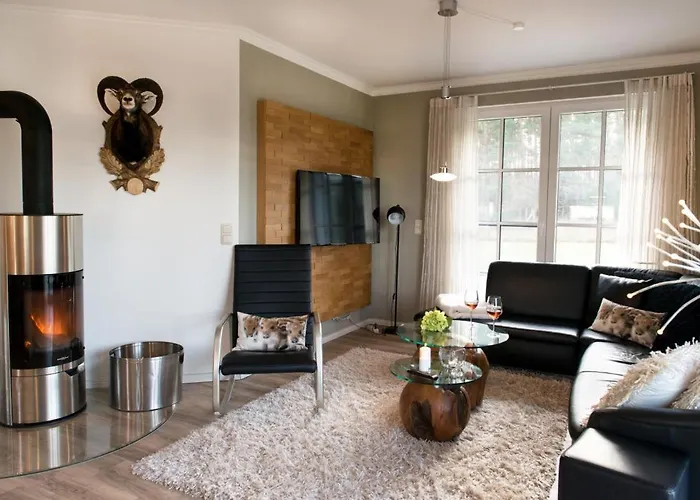 Forsthaus, Exclusives 5-sterne Reetdachhaus Für 6 Personen In * Fuhlendorf (Mecklenburg-Vorpommern)